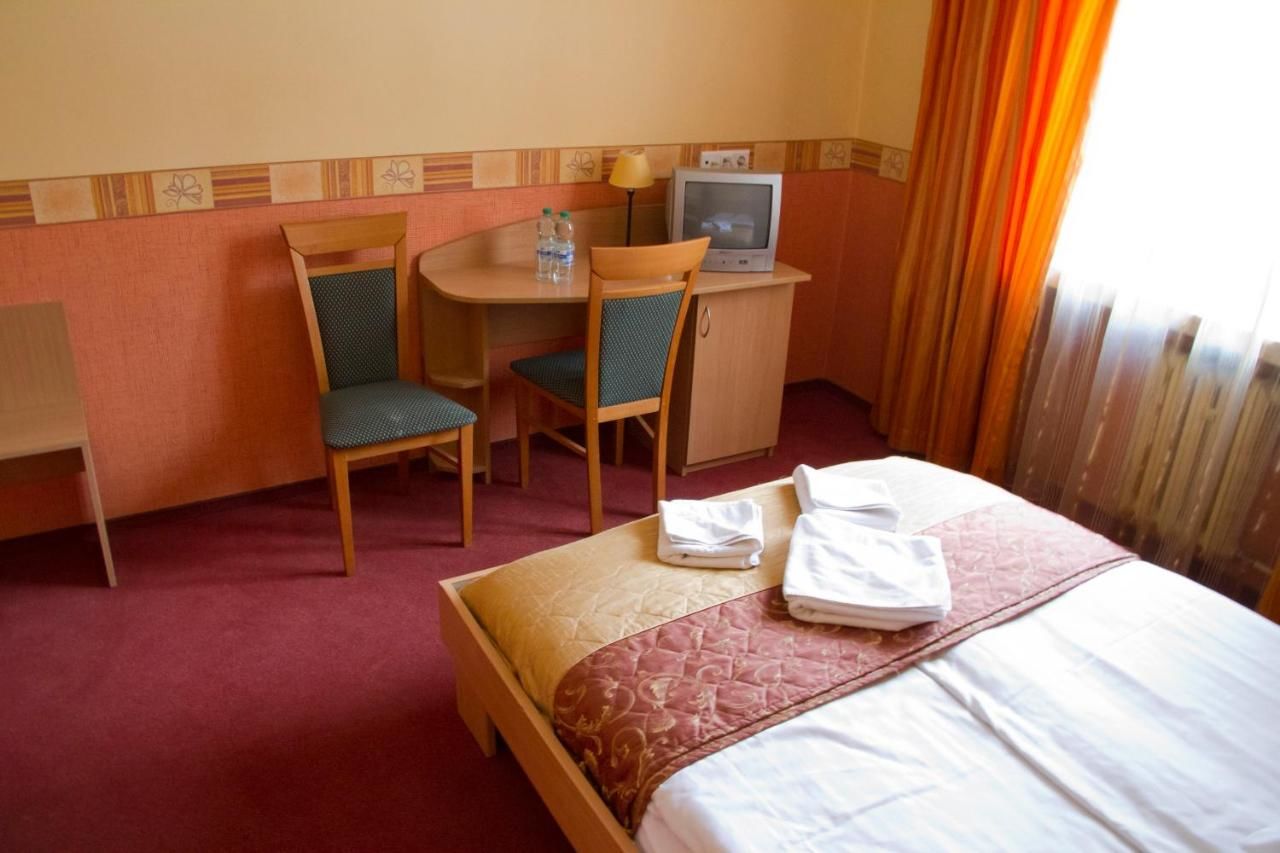 Отель Hotel Iskra Жешув-8