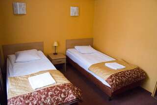 Отель Hotel Iskra Жешув Двухместный номер с 1 кроватью или 2 отдельными кроватями-4